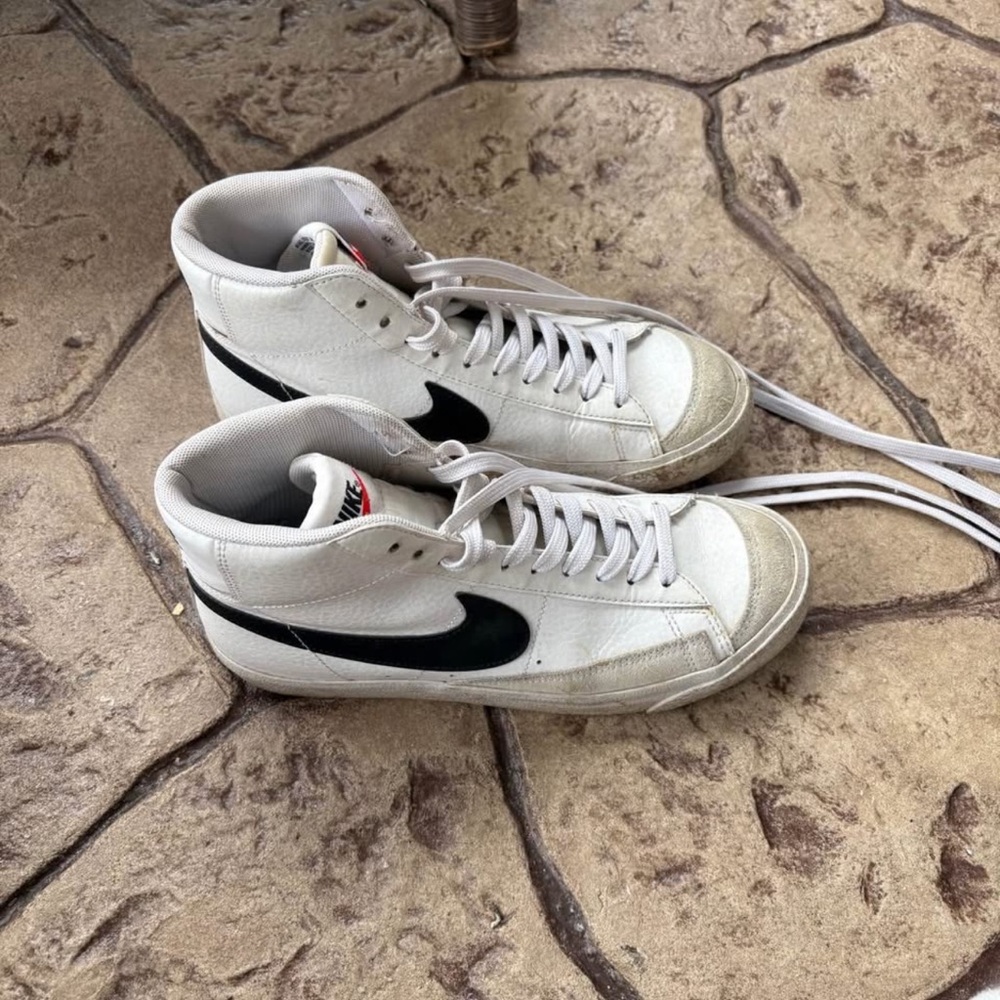 Nike Blazer Mid’77 youth size 6